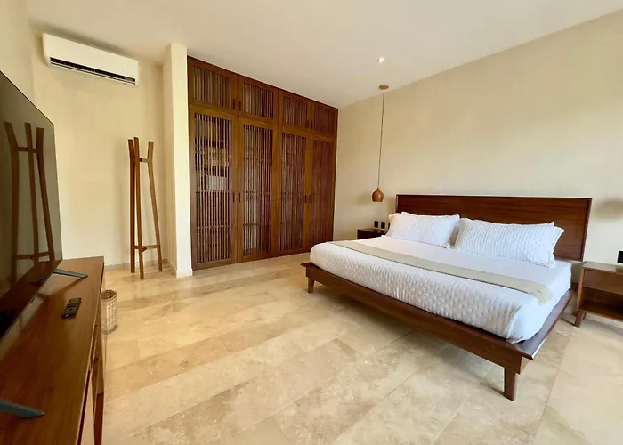 Casa Laak, Luxury Villa, 5 Bedroom 7 Bt, Heated Pool *