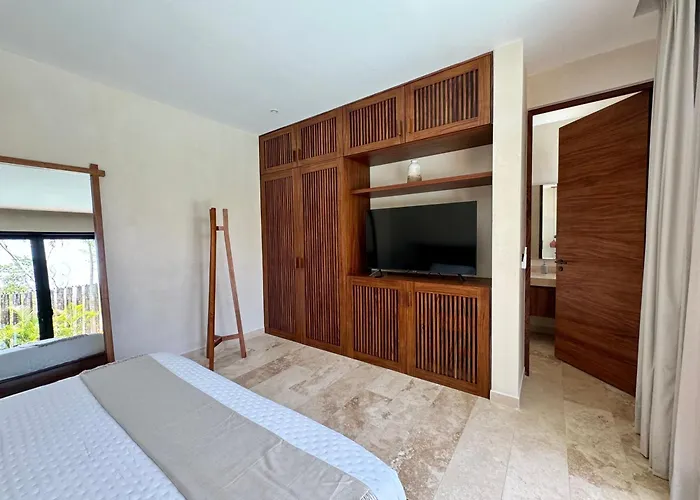 Casa Laak, Luxury Villa, 5 Bedroom 7 Bt, Heated Pool
