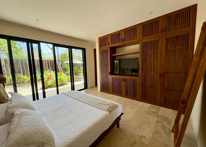 Casa Laak, Luxury Villa, 5 Bedroom 7 Bt, Heated Pool